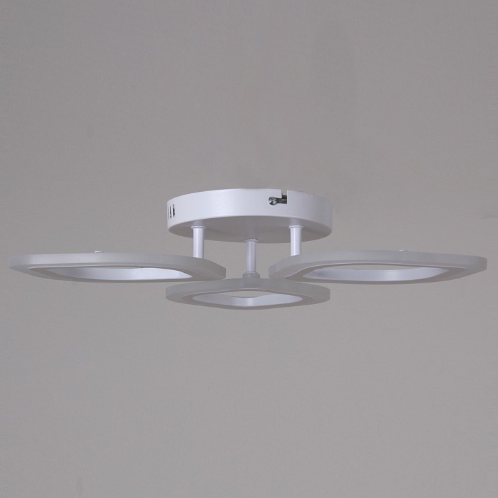 Потолочная люстра 02301-0.3-03 WH в интернет-магазине "Галерея света"