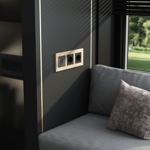 Рамка на 3 поста Werkel AluMax шампань W0033511 в Нижнем Новгороде фото 3