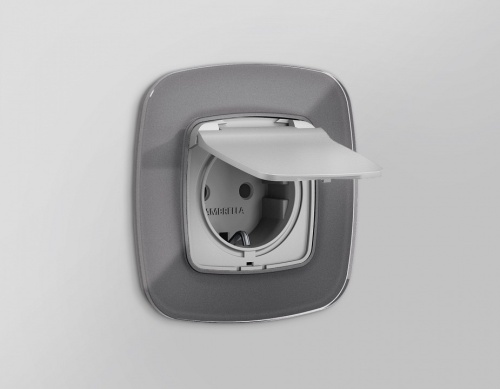 Накладка для розетки влагозащищенной с заземлением и со шторками с крышкой Ambrella Volt OMEGA OP4080 в Нижнем Новгороде фото 2