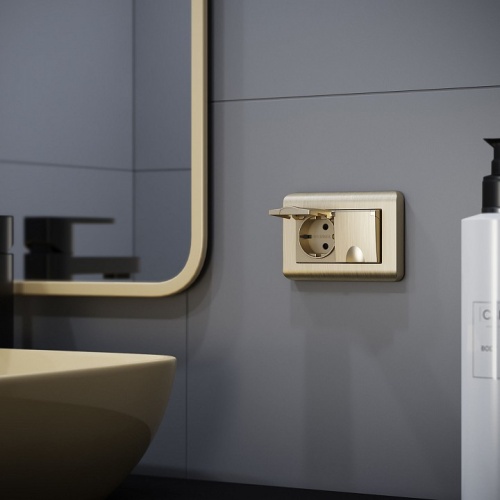 Розетка двойная влагозащищенная с заземлением и со шторками, без рамки с крышкой Werkel шампань рифленый W1172210 в Нижнем Новгороде фото 3