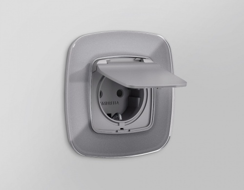 Накладка для розетки влагозащищенной с заземлением и со шторками с крышкой Ambrella Volt OMEGA OP5080 в Нижнем Новгороде фото 2