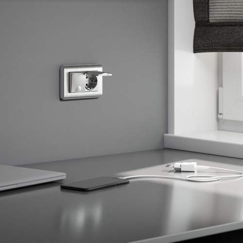 Розетка двойная влагозащищенная с заземлением и со шторками, без рамки с крышкой Werkel серебряные W1172206 в Нижнем Новгороде фото 2