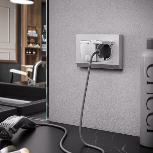 Розетка двойная влагозащищенная с заземлением и со шторками, без рамки с крышкой Werkel серебряный рифленый W1172209 в Нижнем Новгороде фото 2