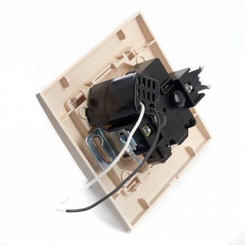 Розетка с заземлением и со шторкой и USB Stekker Эрна 39237 в Нижнем Новгороде фото 3