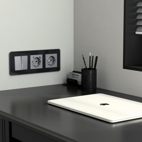 Рамка на 3 поста Werkel Elite (черный, стекло) W0032448 в Нижнем Новгороде фото 3