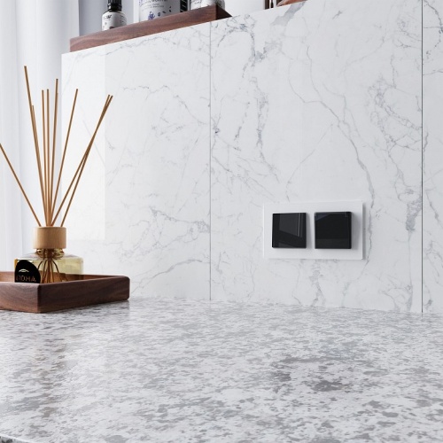 Розетка влагозащищенная с заземлением и со шторками, без рамки с крышкой Werkel черный акрил W1171248 в Нижнем Новгороде фото 2