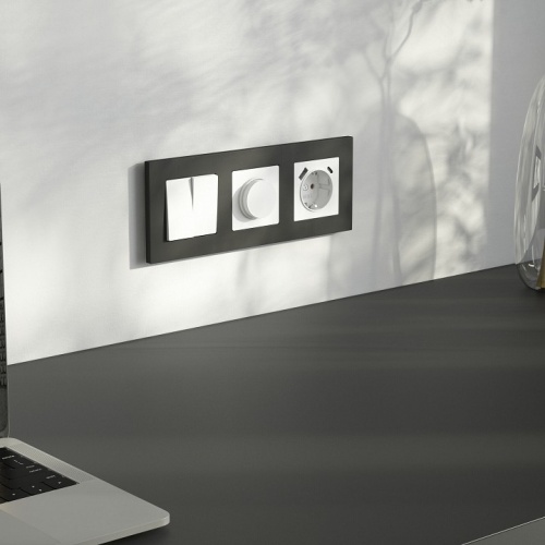 Розетка с заземлением и со шторкой и 2хUSB type A и C, без рамки Werkel белый матовый W1171761 в Нижнем Новгороде фото 3