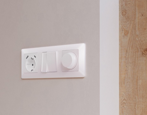 Накладка для розетки с заземлением и со шторками и 2хUSB type A и C Ambrella Volt ALFA AP2100 в Нижнем Новгороде фото 3