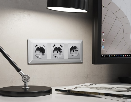 Накладка для розетки с заземлением и со шторками и 2хUSB type A Ambrella Volt ALFA AP4090 в Нижнем Новгороде фото 2