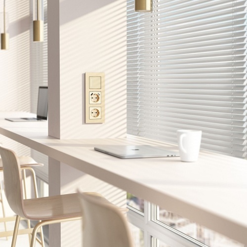 Рамка на 3 поста Werkel AluMax шампань W0033511 в Нижнем Новгороде фото 2