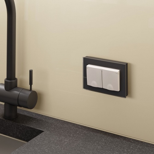 Розетка двойная влагозащищенная с заземлением и со шторками, без рамки с крышкой Werkel слоновая кость W1172203 в Нижнем Новгороде фото 2