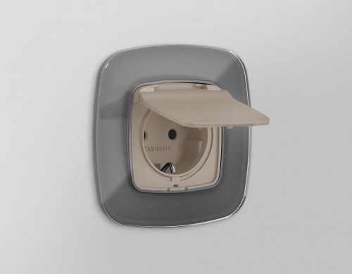 Накладка для розетки влагозащищенной с заземлением и со шторками с крышкой Ambrella Volt OMEGA OP3680 в Нижнем Новгороде фото 2