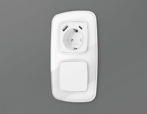 Накладка для розетки с заземлением и со шторками и 2хUSB type A и C Ambrella Volt OMEGA OP1100 в Нижнем Новгороде фото 2