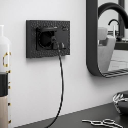 Розетка двойная влагозащищенная с заземлением и со шторками, без рамки с крышкой Werkel черный матовый W1172208 в Нижнем Новгороде фото 3