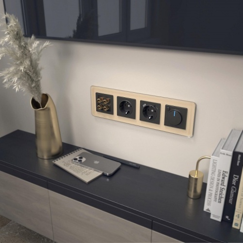 Рамка на 4 поста Werkel Elite (айвори, стекло) W0042443 в Нижнем Новгороде фото 3