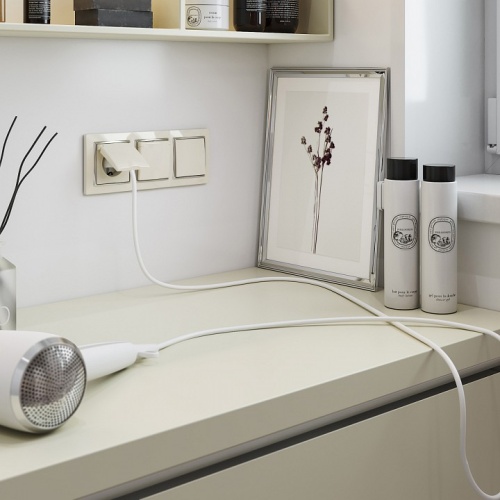 Розетка влагозащищенная с заземлением и со шторками, без рамки с крышкой Werkel слоновая кость W1171203 в Нижнем Новгороде фото 3