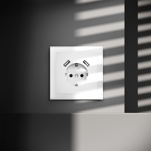 Розетка с заземлением и со шторкой и 2хUSB type A, без рамки Voltum S70 VLS040402 в Нижнем Новгороде фото 6