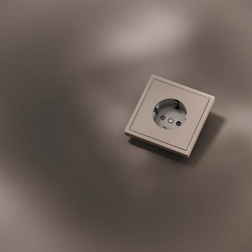 Накладка для розетки с заземлением и со шторками Voltum S70 METAL VLSM000710 в Нижнем Новгороде фото 7