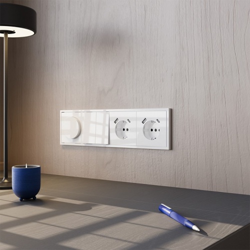 Розетка с заземлением и со шторкой и 2хUSB type A, без рамки Voltum S70 VLS040401 в Нижнем Новгороде фото 7