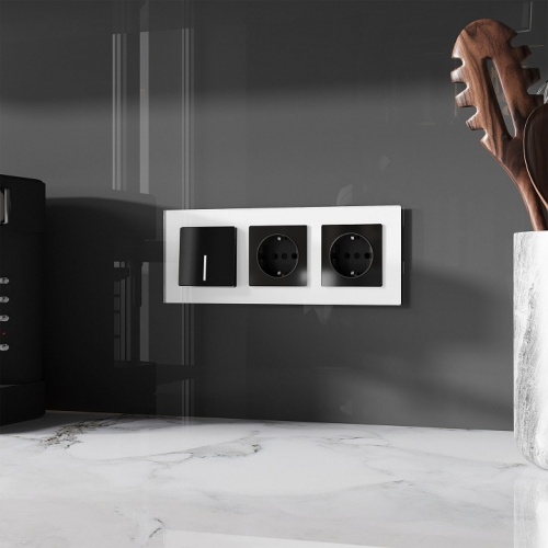 Розетка с заземлением и со шторками, без рамки Werkel черный акрил W1171148 в Нижнем Новгороде фото 3