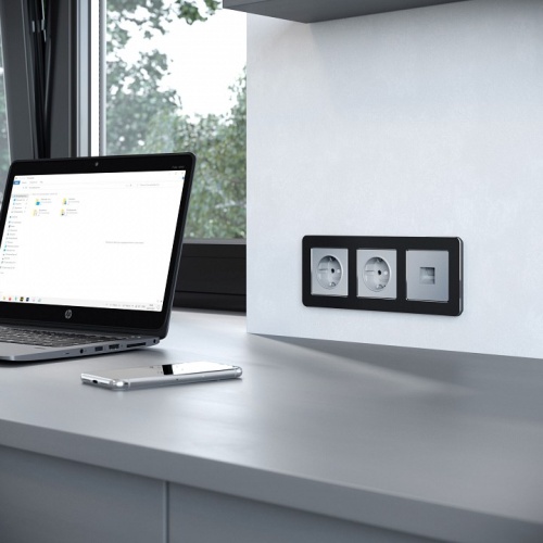 Рамка на 3 поста Werkel Platinum (черный алюминий) W0032608 в Нижнем Новгороде фото 5