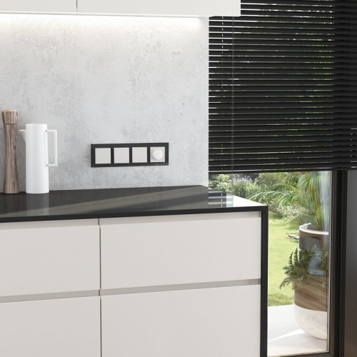 Розетка влагозащищенная с заземлением и со шторкой, без рамки с крышкой Werkel перламутровый рифленый W1171213 в Нижнем Новгороде фото 3