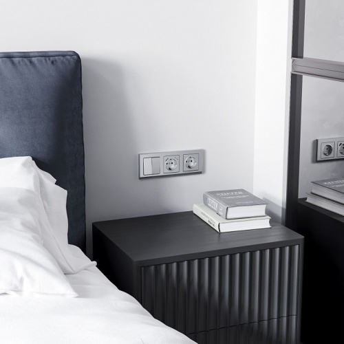 Выключатель перекрестный двухклавишный без рамки Werkel серебряный матовый W1123065 в Нижнем Новгороде фото 3